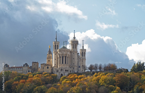 Basilique Notre Dame de Fourvi  re en automne