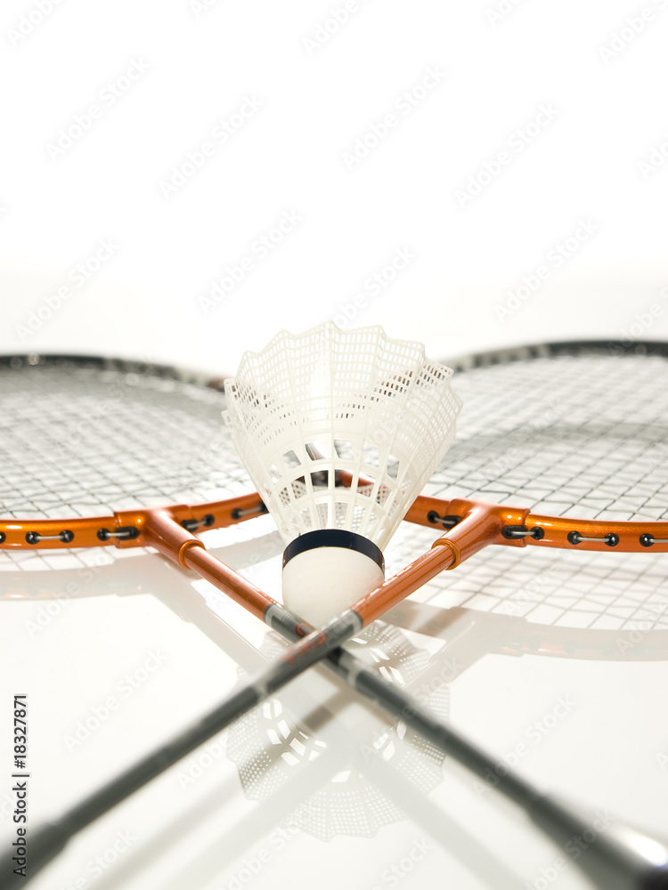 Deux raquettes croisées et volant de badminton Stock Photo | Adobe Stock