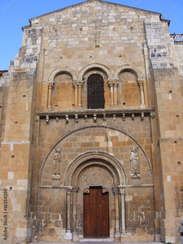 Portada Iglesia de San Isidoro (León)