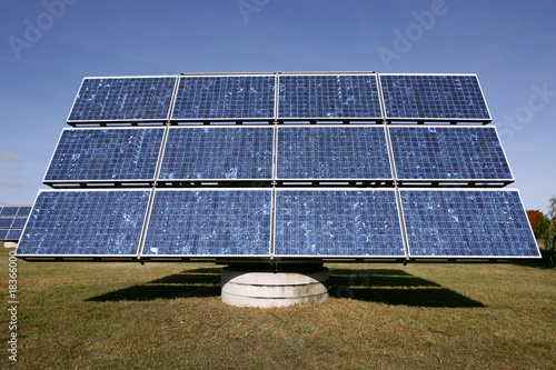 Solarzellen mit Nachführtechnik photo