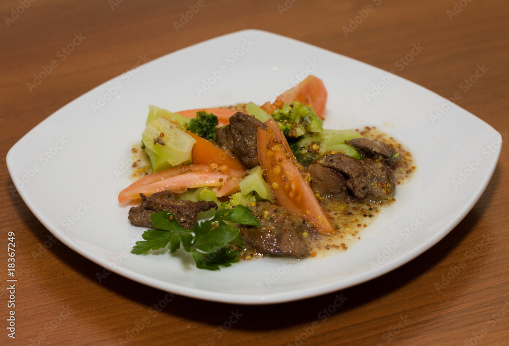 Warm salad with broccoli and hen's liver Warm salad with broccoli and hen's liver