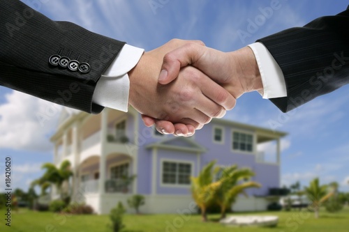 Obraz na plátně Businessman real state handshake partners