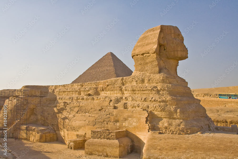 Sphinx vor Pyramiden von Gizeh