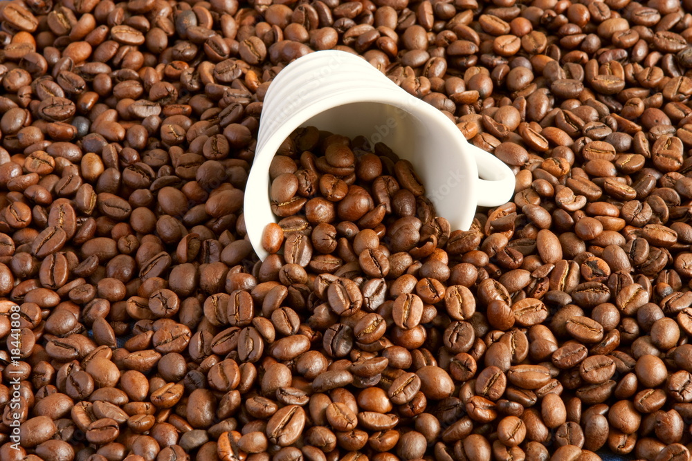 Fototapeta premium a cup filled with coffee beans
