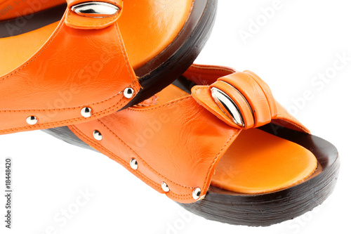 mules orange fond blanc