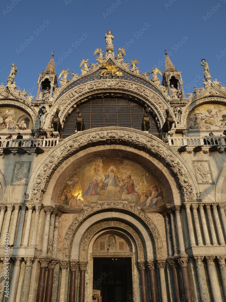 Obraz premium atardecer sobre la portada de San Marcos en Venecia