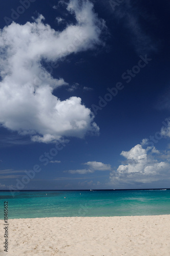Fototapeta Naklejka Na Ścianę i Meble -  Spiaggia, cielo e nuvole