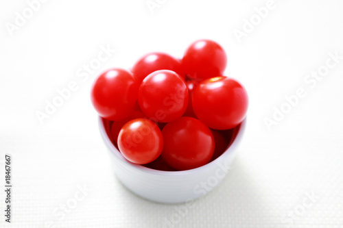 cherry tomatoes © matka_Wariatka
