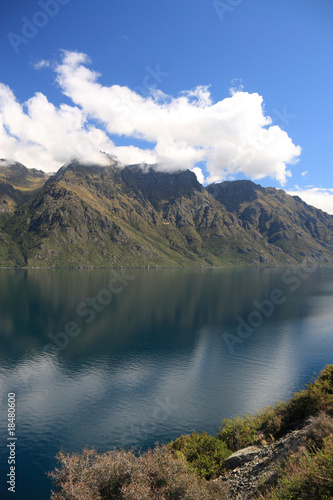 Fototapeta Naklejka Na Ścianę i Meble -  Lake Wakatipu in New Zealand