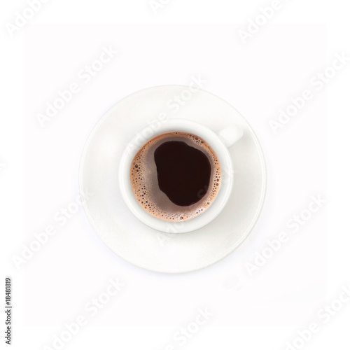Schwarzer Kaffee in einer weißen Kaffeetasse