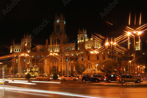 Nuit sur le Palais des Communication de Madrid
