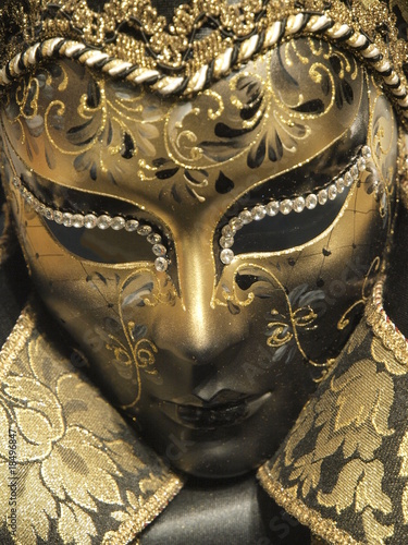 Mascara en la noche de Venecia