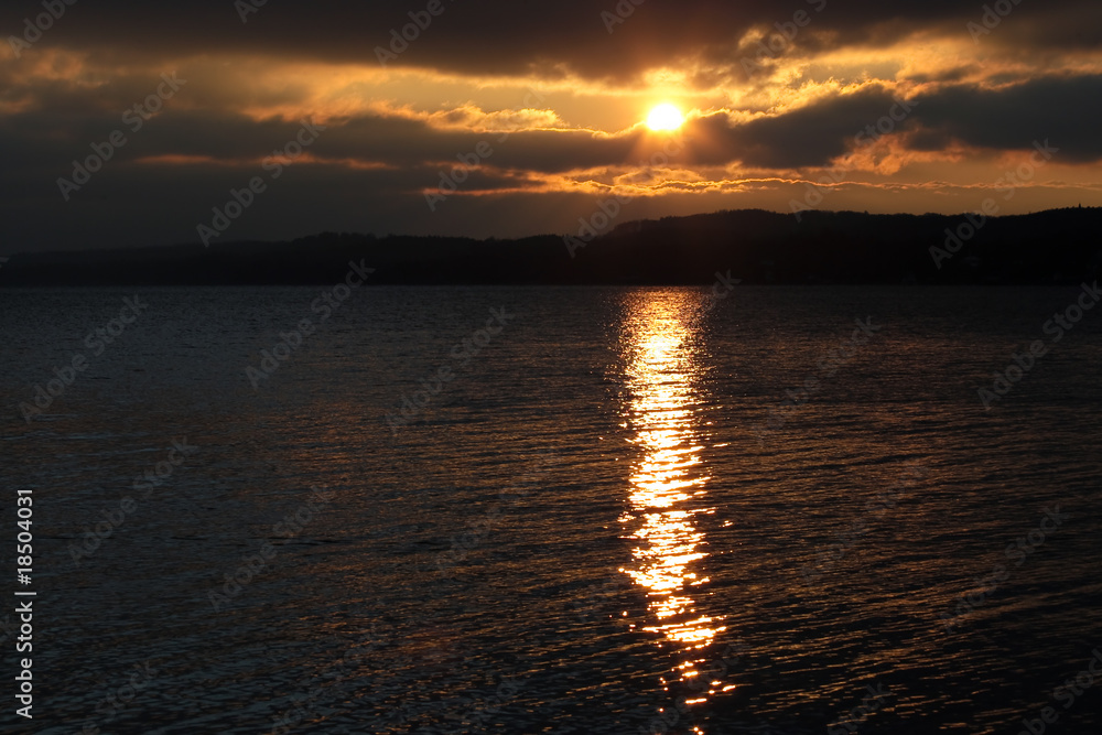 Obraz premium Sunset at the lake