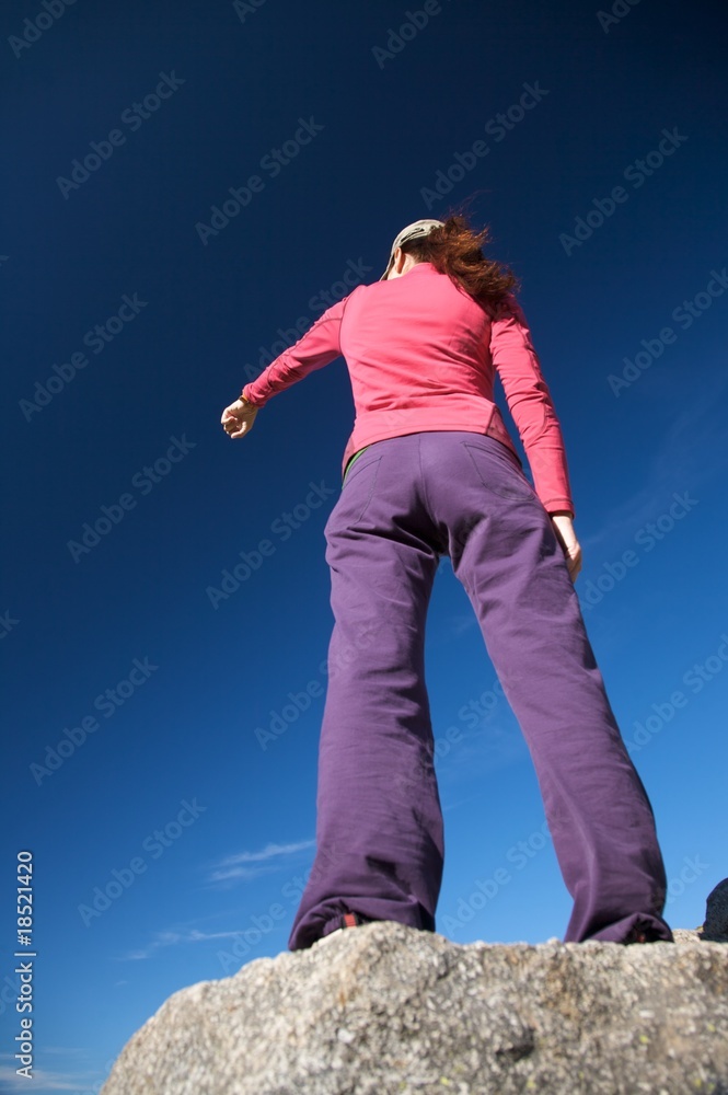 Naklejka premium down pointing woman