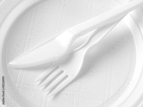 disposable dishware in black and white