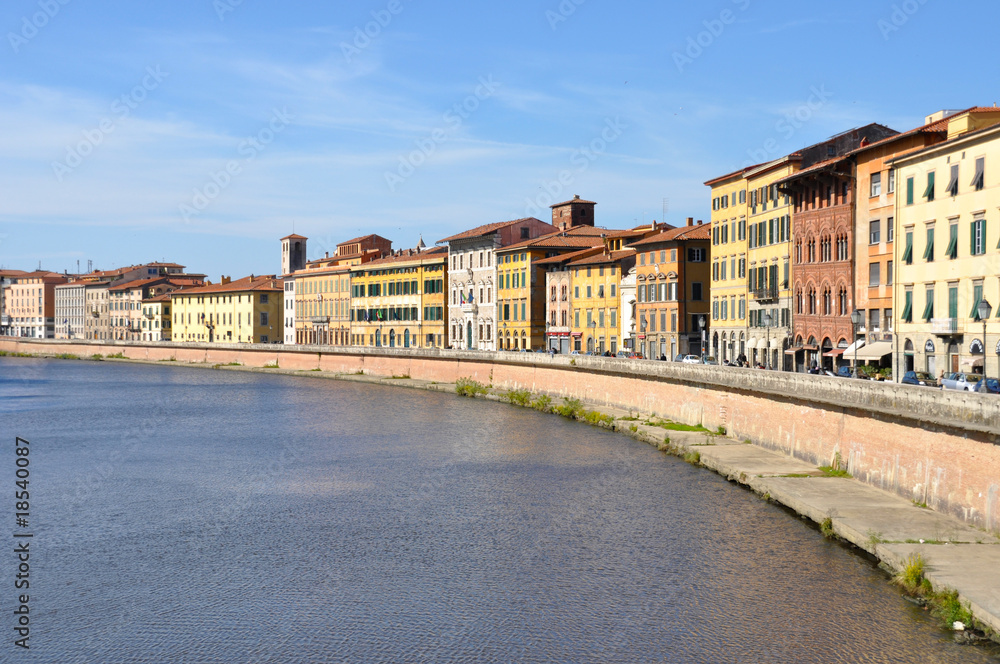 Buildings following the curve of the River Arno