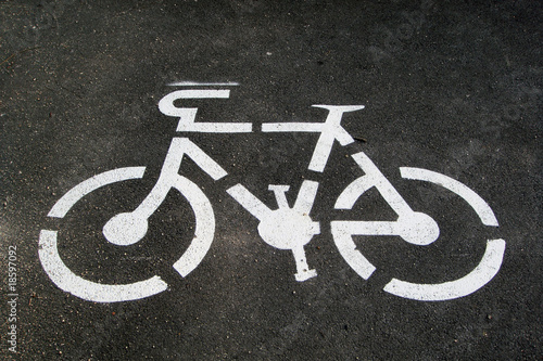 réservé aux vélos