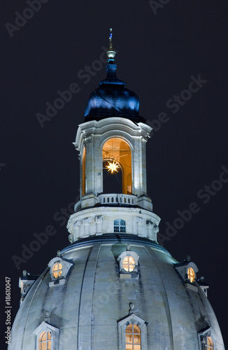 Kuppel der Dresdener Frauenkirche mit Herrnhuter Stern photo