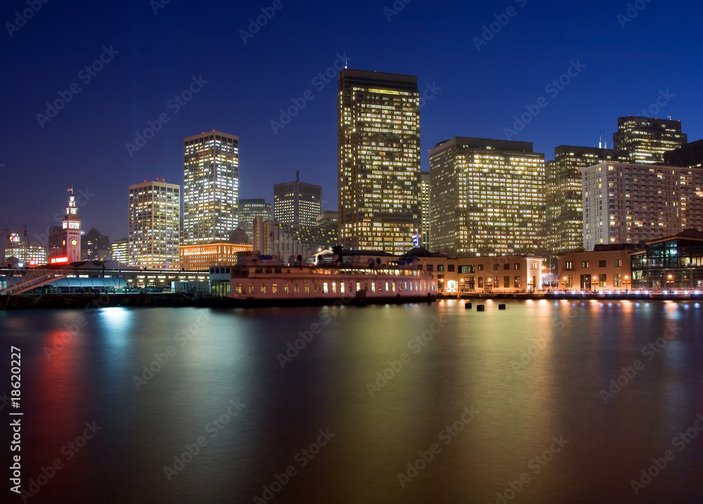 Fototapeta premium San Francisco Waterfront at night