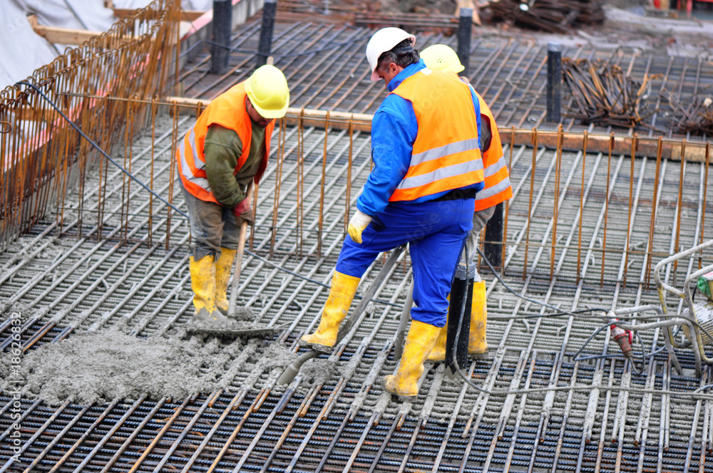bauarbeiter auf Baustelle StockFoto Adobe Stock