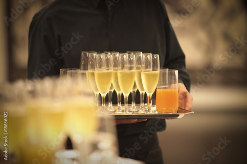 plateau de flutes de champagne
