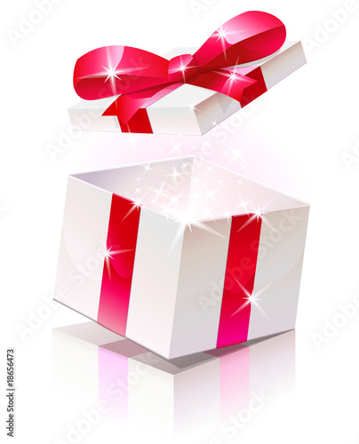 Ouverture d'un cadeau au ruban rouge (reflet)