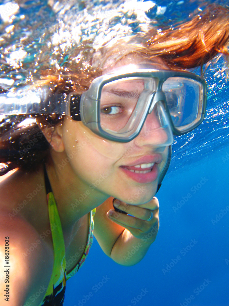 Naklejka premium Woman underwater portrait