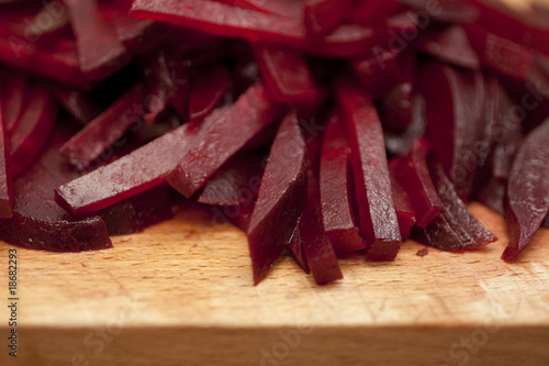 In Streifen geschnittene rote Beete