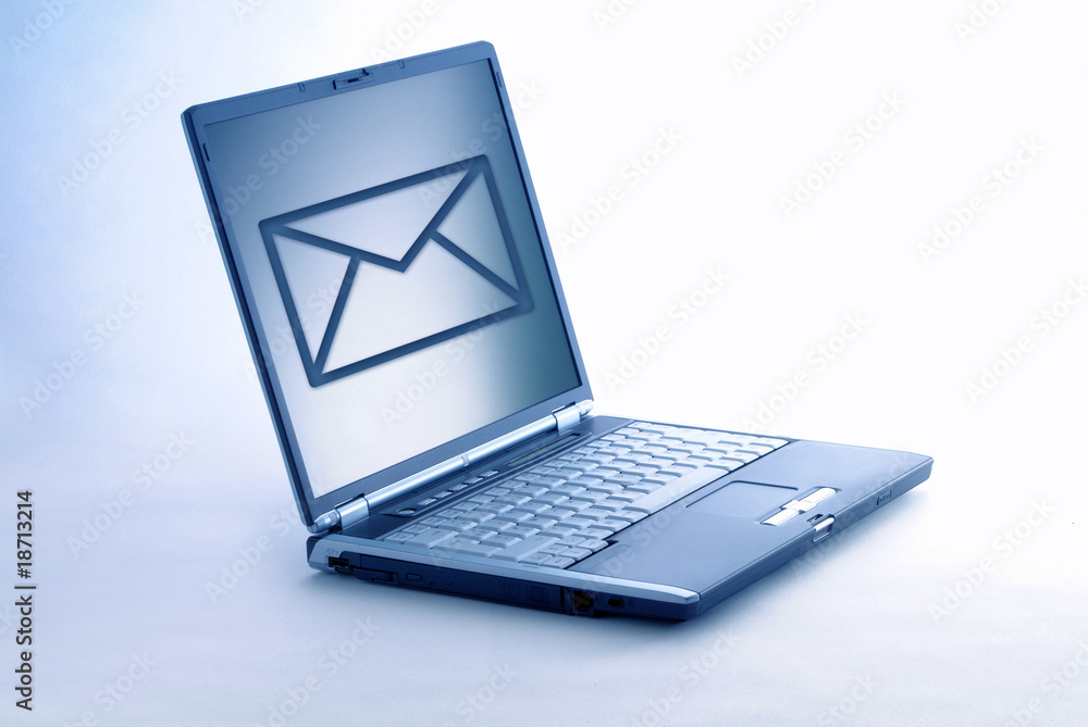 ordinateur portable ouvert messagerie