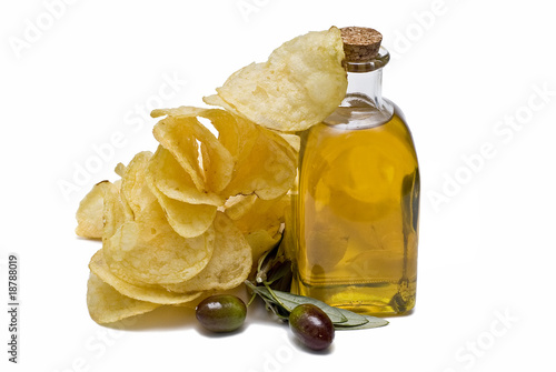 Patatas fritas y aceite de oliva. photo