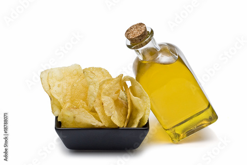 Bowl de patatas y aceite de oliva. photo