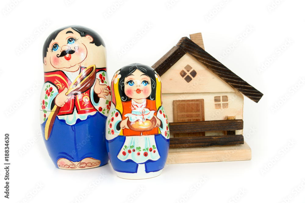 Fototapeta premium Russian nested dolls and wooden house