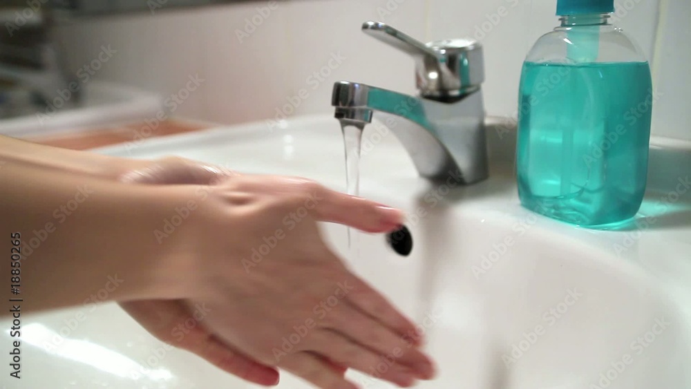Lavage main gros plan