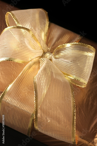 Photos Golden gift close-up