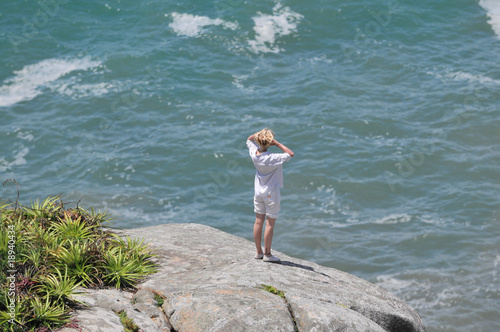 junge Frau am Meer photo