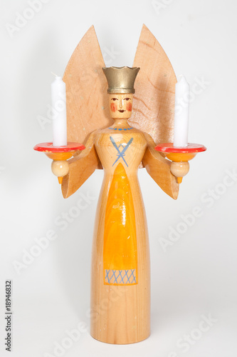 Engel aus Holz als Kerzenständer, Kunst aus dem Erzgebirge