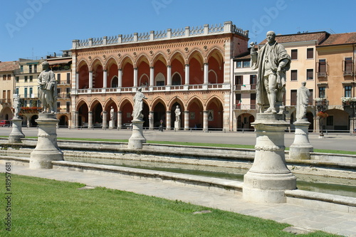 Padua, Loggia Amulea auf dem Prato della Valle photo