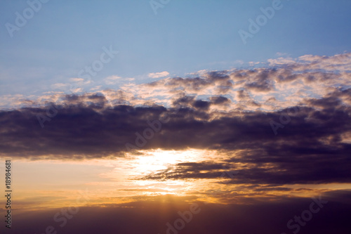A sun in clouds © Severe