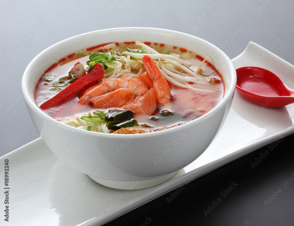 ramen japanische nudelsuppe mit garnelen ramen japanische nudelsuppe mit garnelen