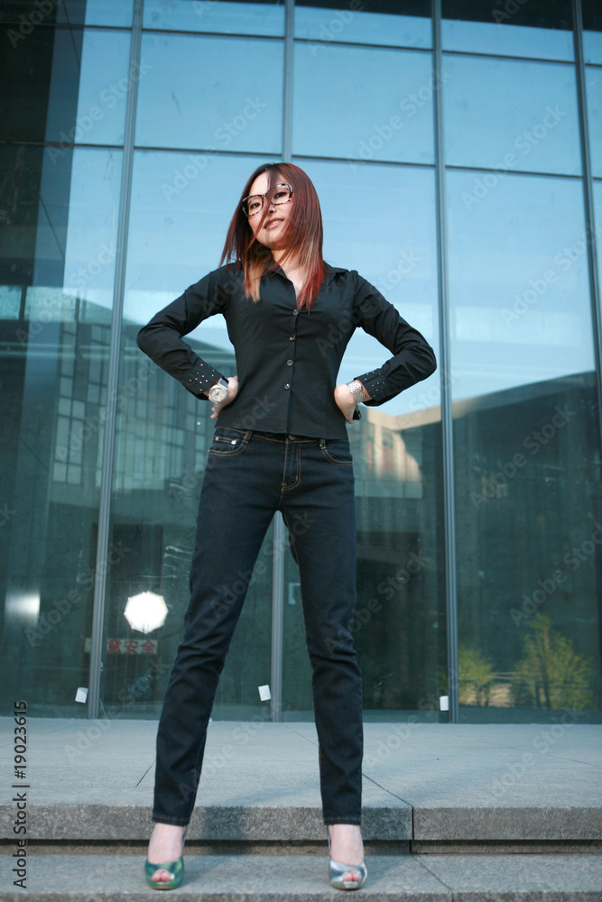 Obraz premium young asian businesswoman stand before office building