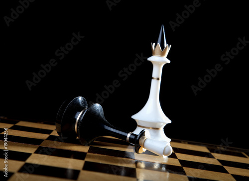 Fotografie The white queen checkmate to black king