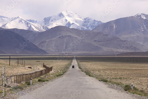 Der Pamir Highway nördlich von Murgab - Tadschikistan photo