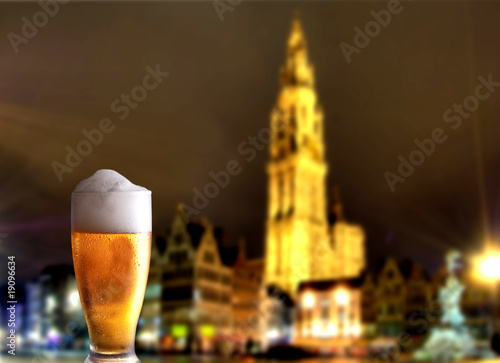 Frisches Bier am Abend photo