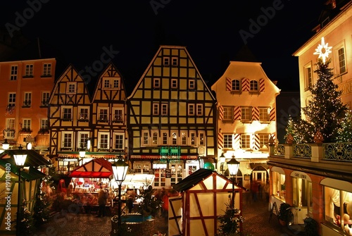 Obraz na plátně Weihnachtsmarkt - Linz am Rhein