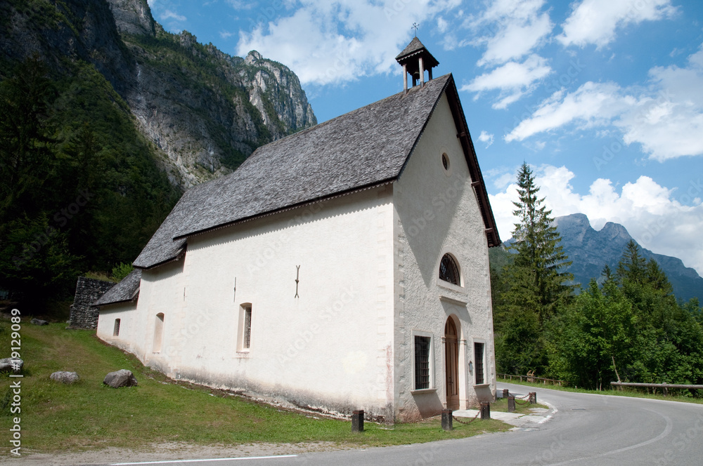 Tipica chiesetta italiana - Dolomiti