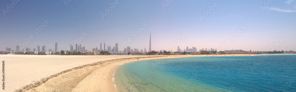 Naklejka premium Dubai. Panorama of beautiful beach and sea