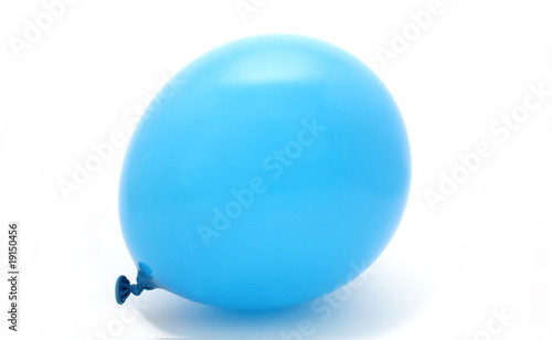luftballon hellblau freigestellt