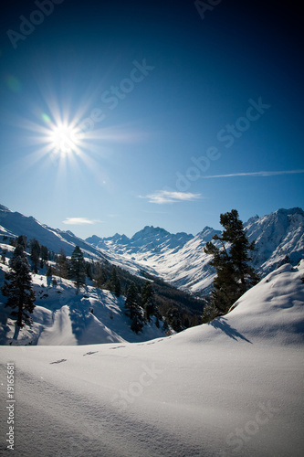 Winter und viel Schnee bei Sonnenschein in Ischgl, Tirol 