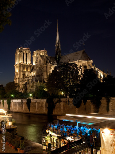 Notre Dame de Paris de nuit