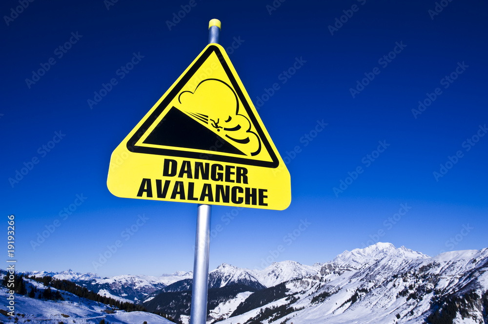 Avalanche, panneau dans les Alpes, Beaufortain France Avalanche, panneau dans les Alpes, Beaufortain France